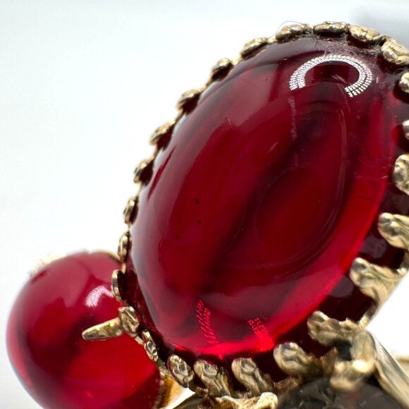 Regency Clip-On Earrings Ruby Red Glass Cabochons Oval Smoky Rhinestone Vintage - Picture 5 of 8